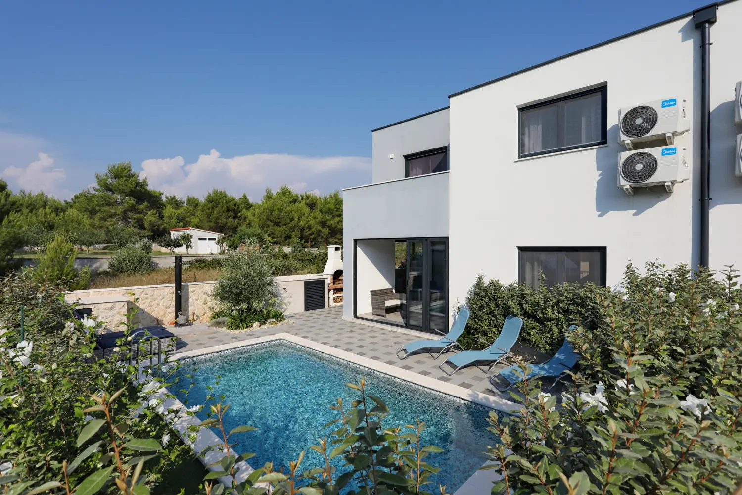 Pool von Zorona Villa