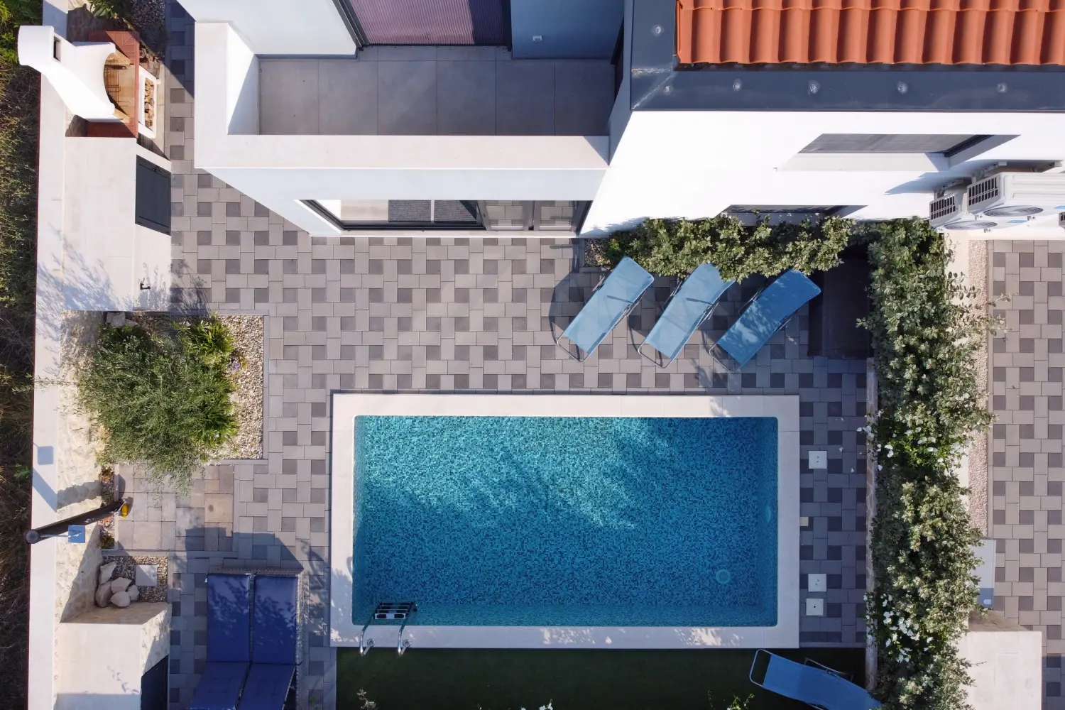 Pool von Zorona Villa