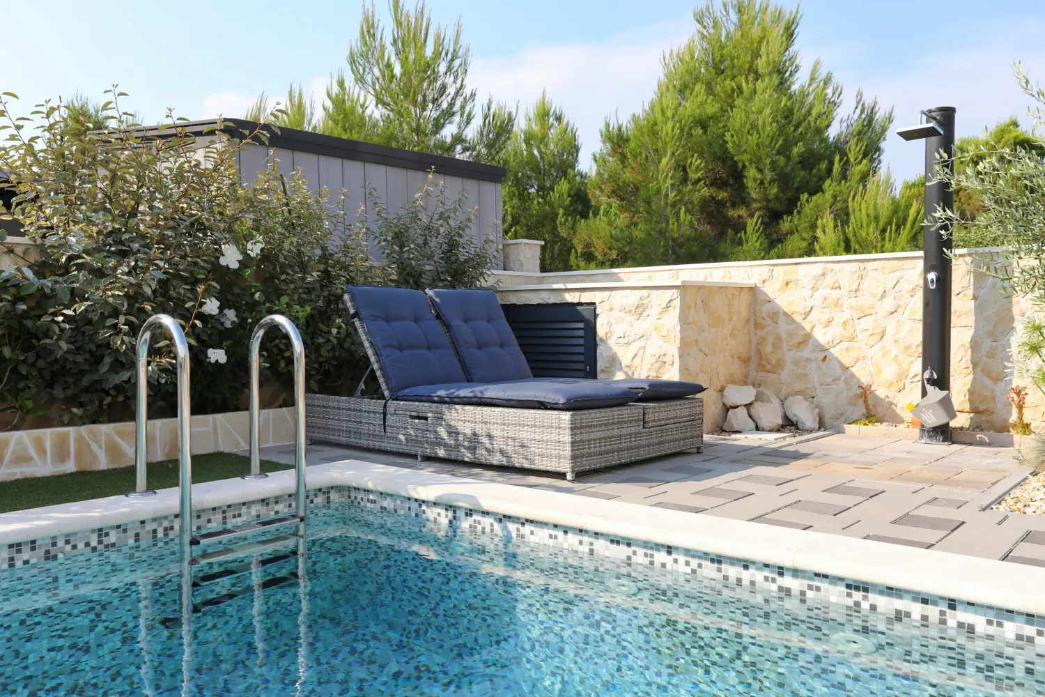 Pool von Zorona Villa