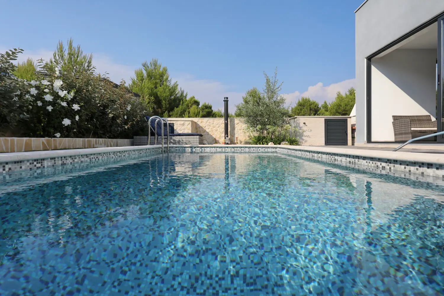 Pool von Zorona Villa