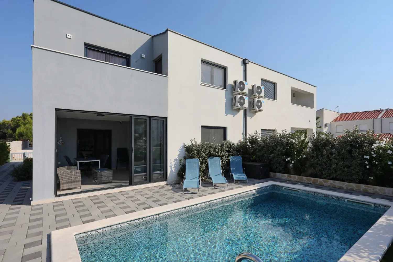 Pool von Zorona Villa