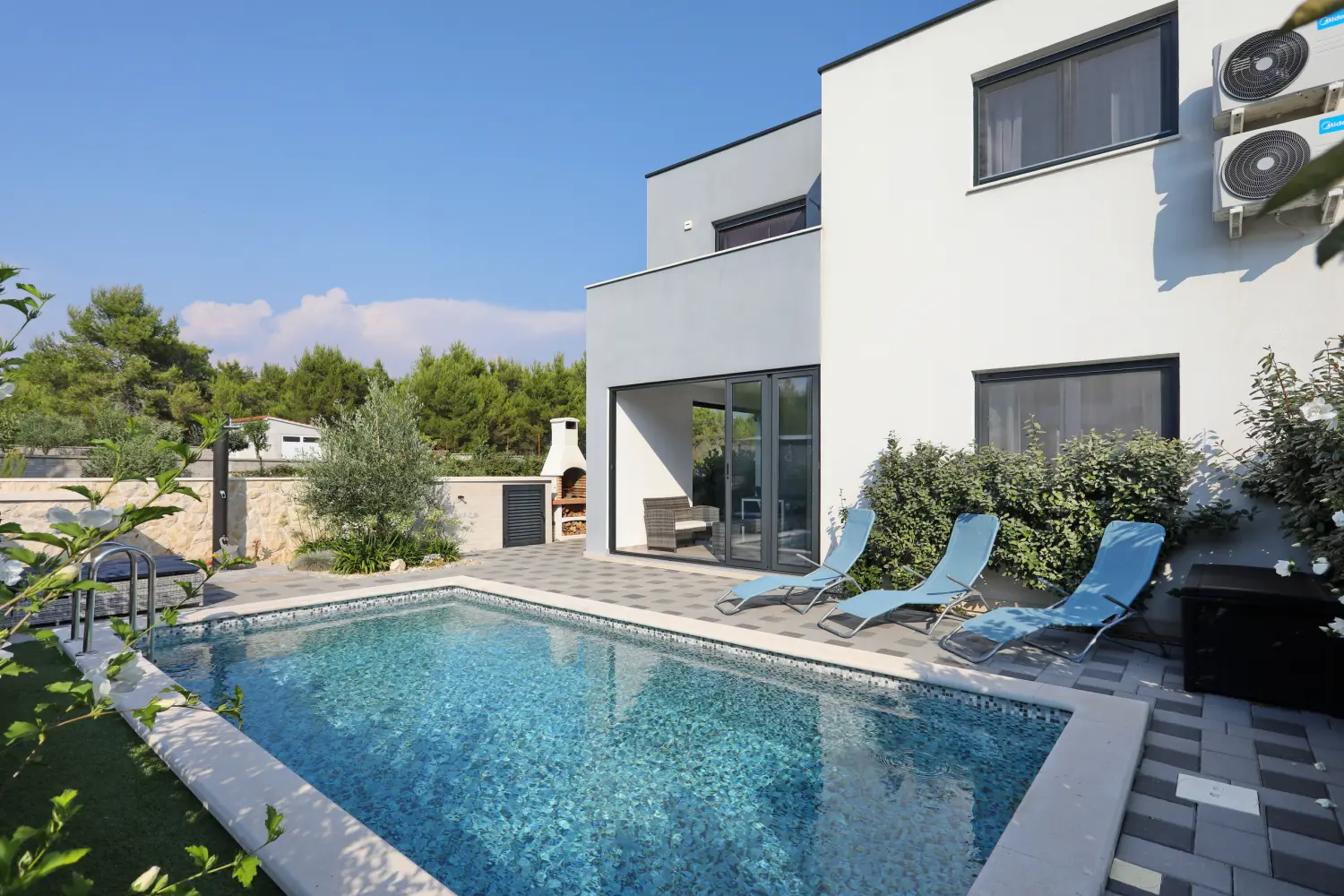 Pool von Zorona Villa